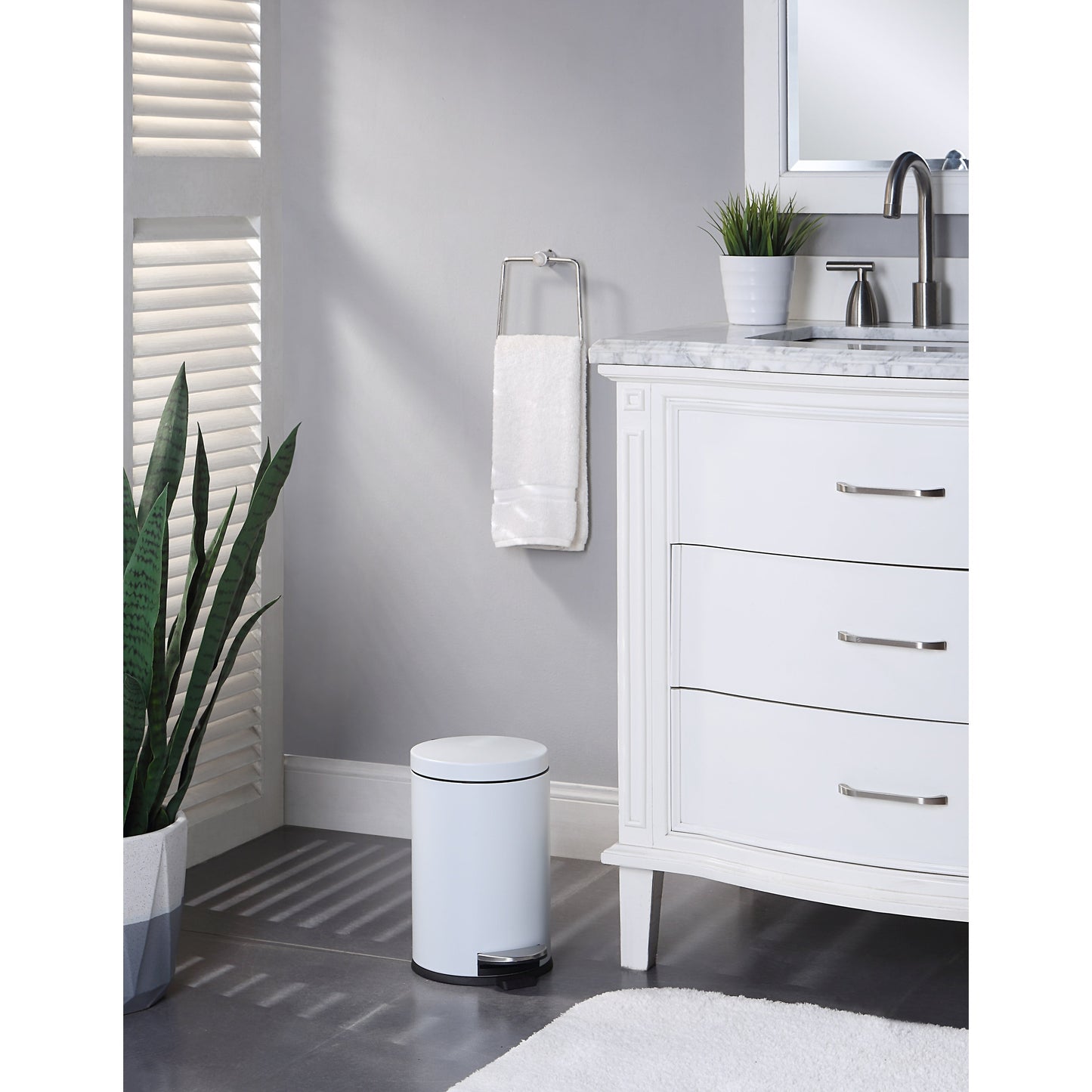 Poubelle ronde SunnyPoint de 4,5 litres / 1,2 gallon avec seau intérieur en plastique ; salle de bain, bureau et chambre à coucher, accès facile et fermeture lente
