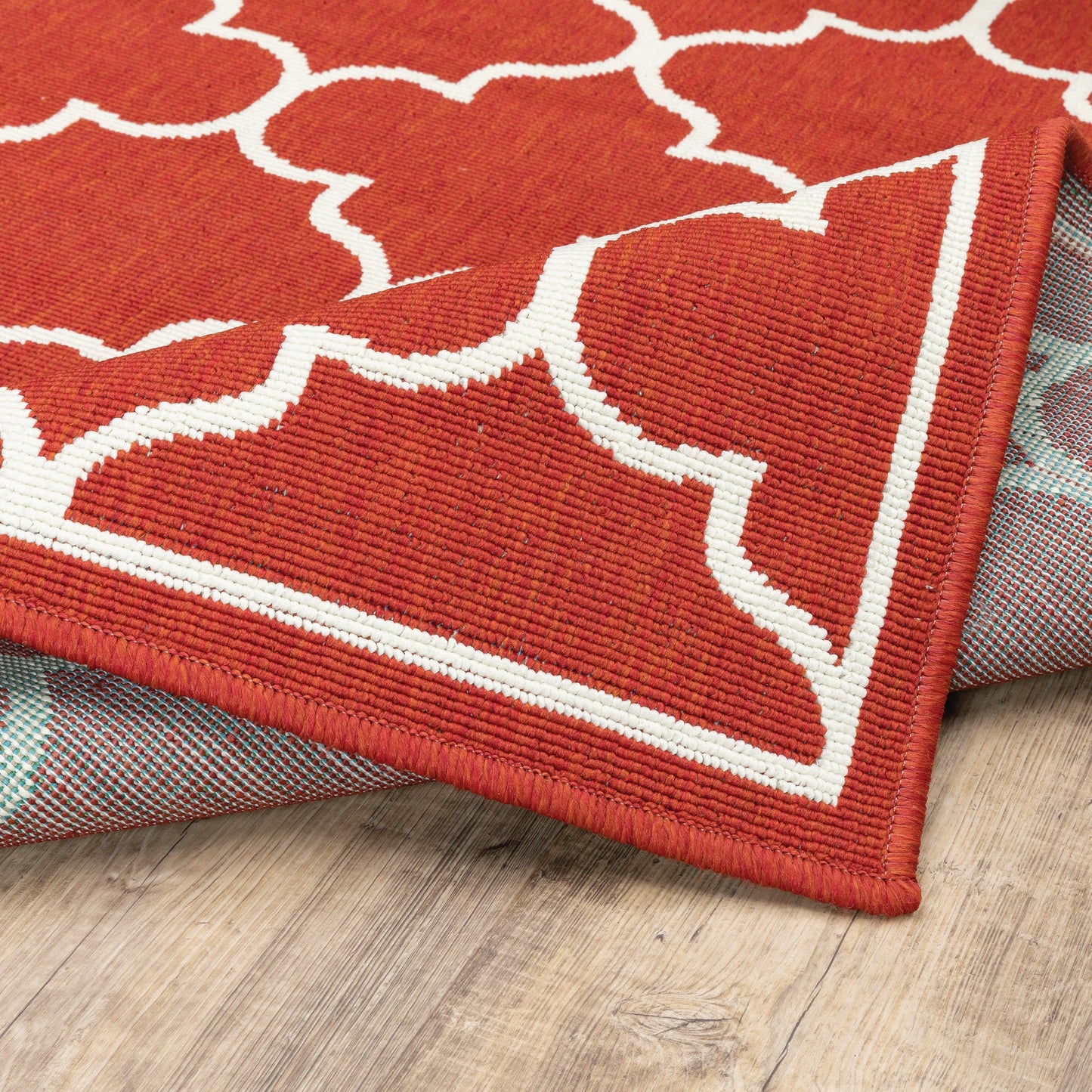 Tapis d'intérieur/extérieur en treillis blanc cassé/rouge brique Vista Home Martinique.