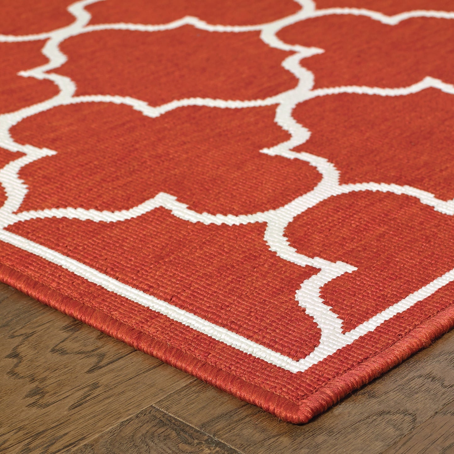 Tapis d'intérieur/extérieur en treillis blanc cassé/rouge brique Vista Home Martinique.