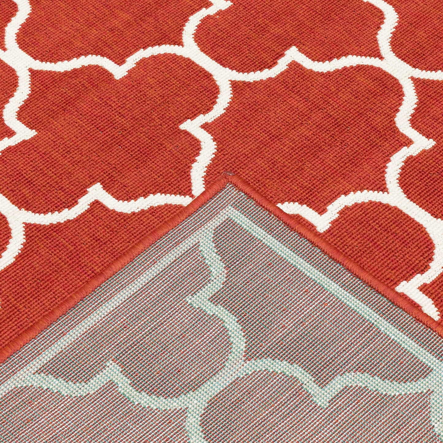 Tapis d'intérieur/extérieur en treillis blanc cassé/rouge brique Vista Home Martinique.