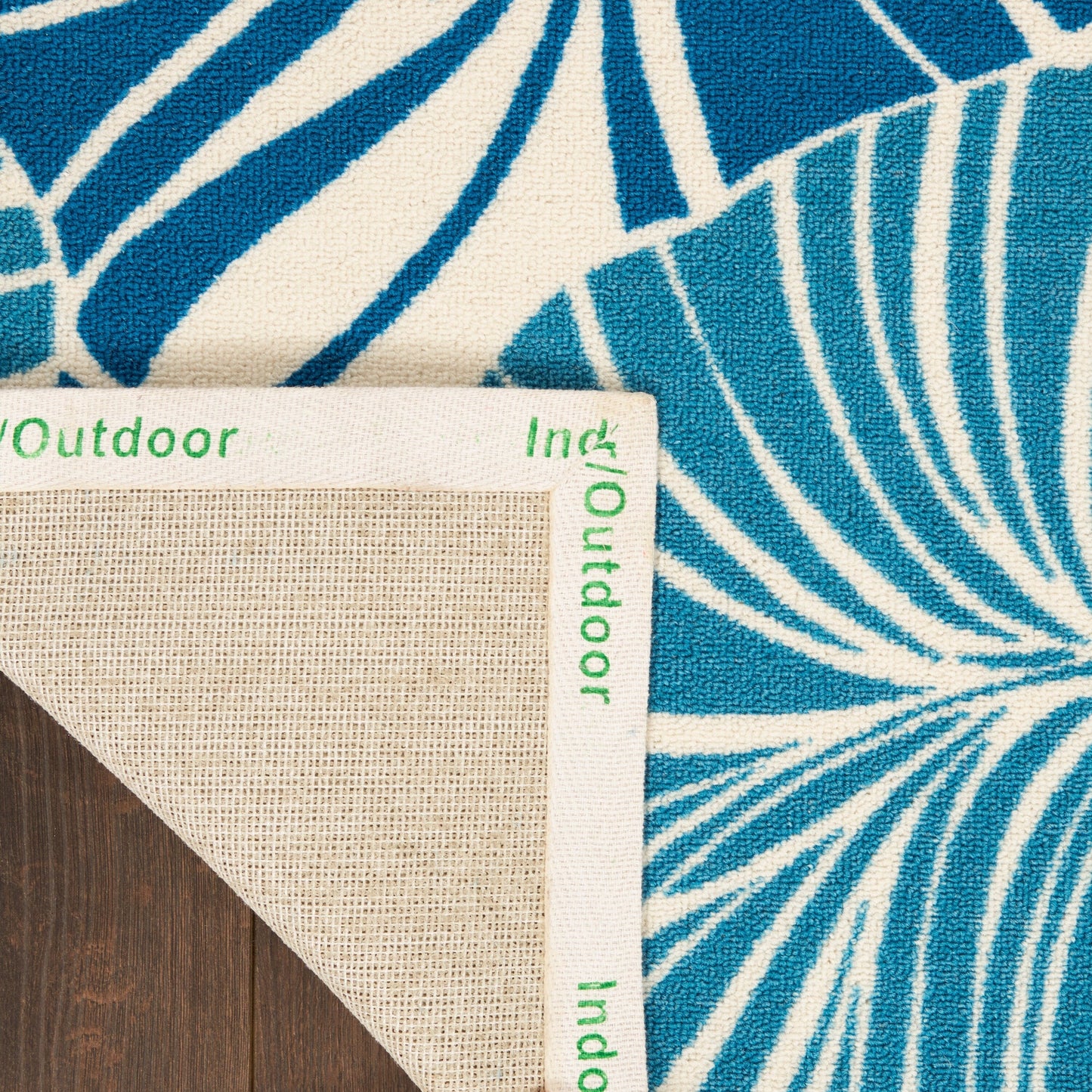 Tapis d'intérieur/extérieur moderne botanique Waverly Sun N' Shade