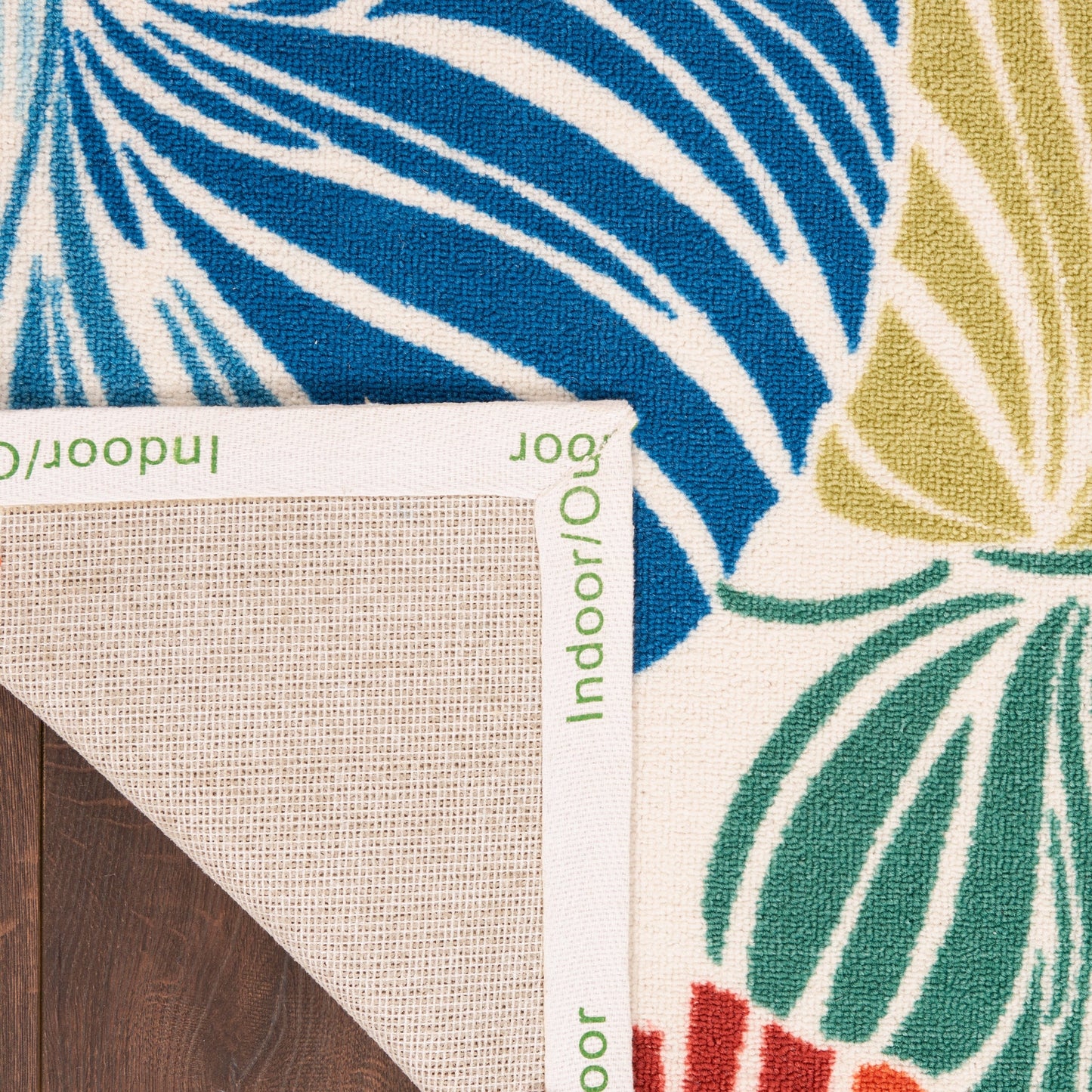 Tapis d'intérieur/extérieur moderne botanique Waverly Sun N' Shade