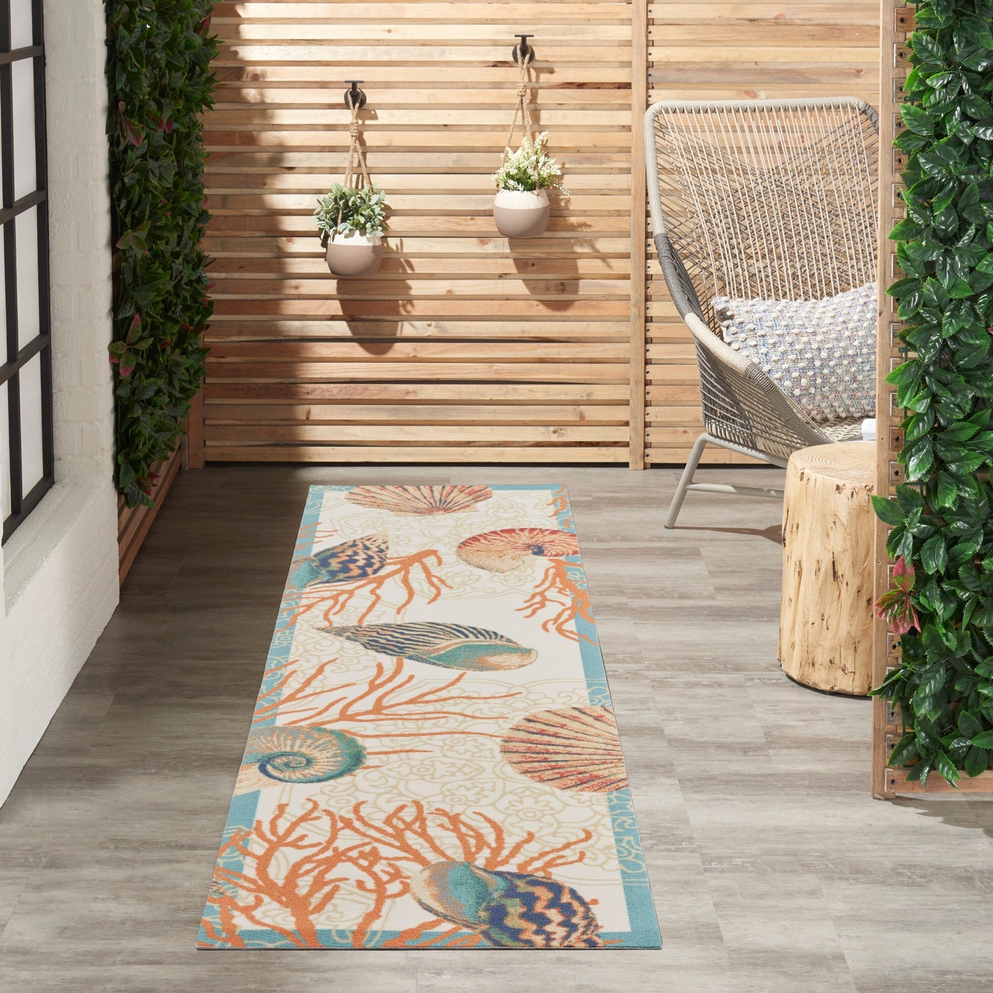 Tapis d'intérieur et d'extérieur Waverly Sun & Shade Shore Thing à motif de coquillages tropicaux et floraux