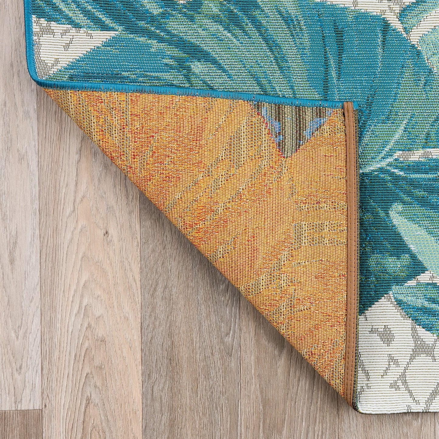 Tapis d'intérieur/extérieur contemporain à motif floral tropical de la World Rug Gallery