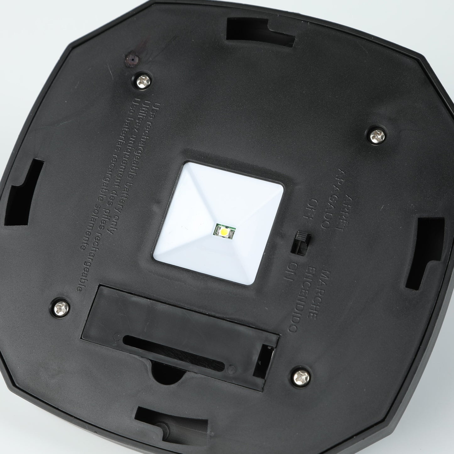 Capuchon de poteau solaire en plastique noir 4x4 avec lentille en verre – 5,1 H x 6,9 L x 6,9 P
