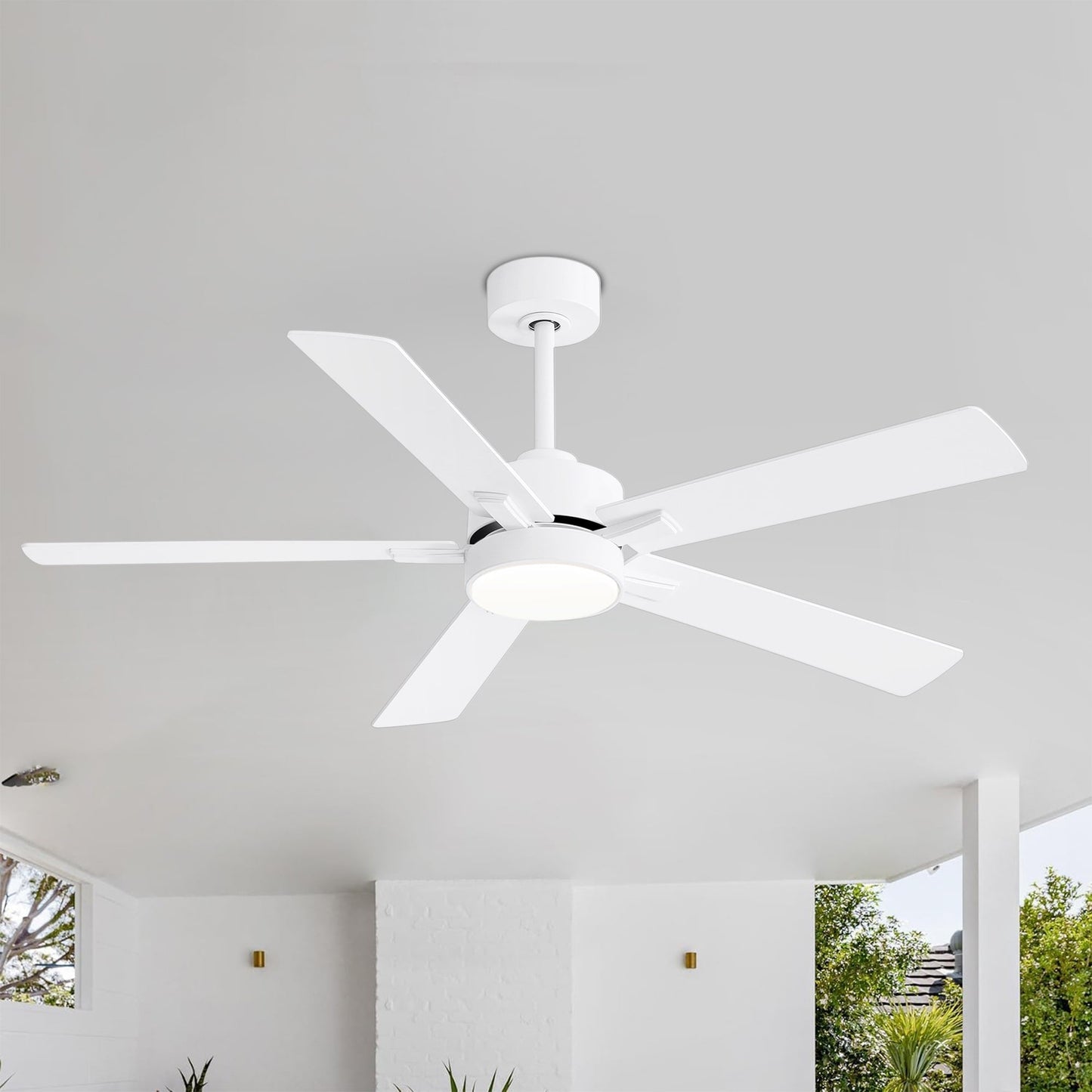 Ventilateur de plafond à DEL de 52 po avec kit d'éclairage et télécommande - 5 pales