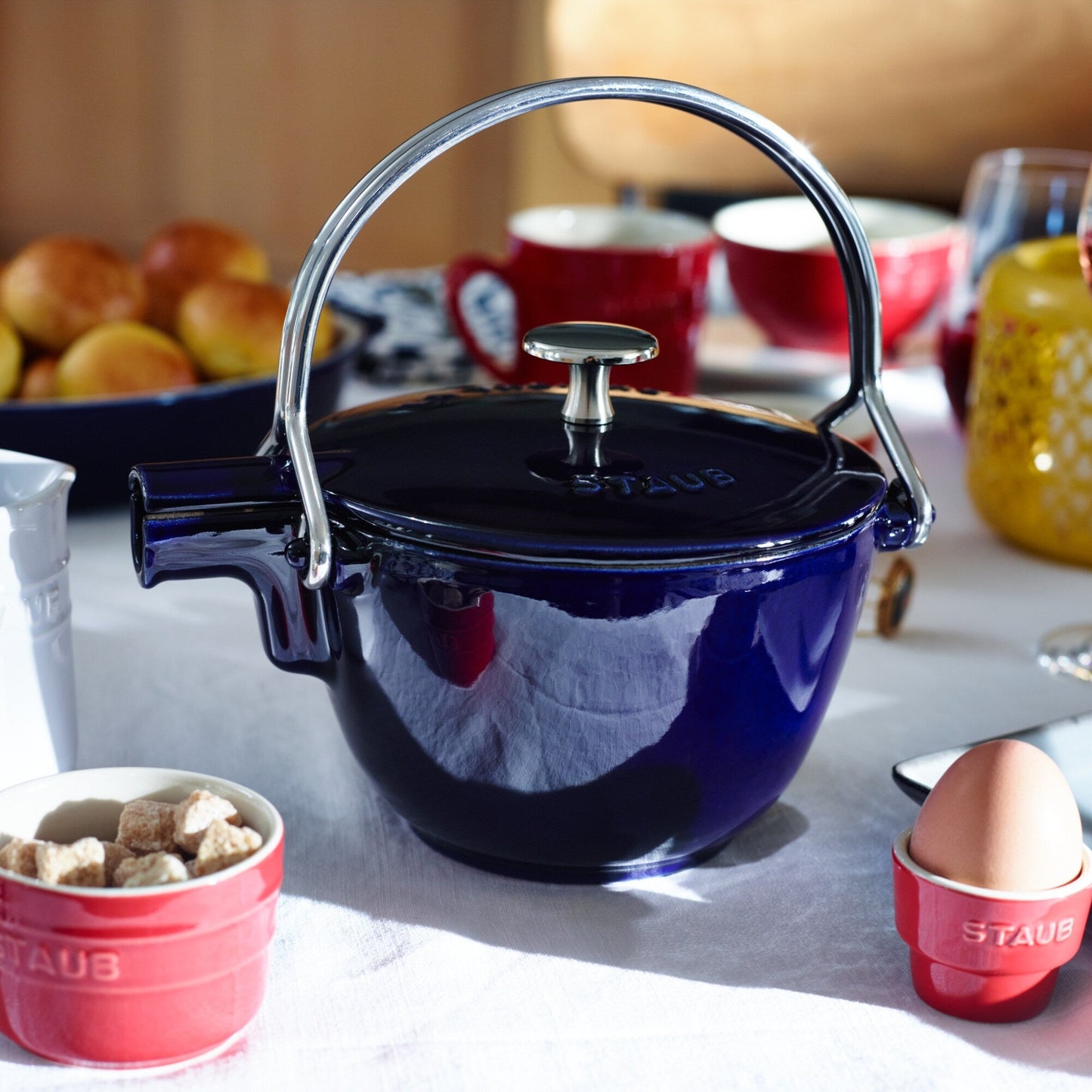 Bouilloire à thé ronde en fonte STAUB de 1 pinte