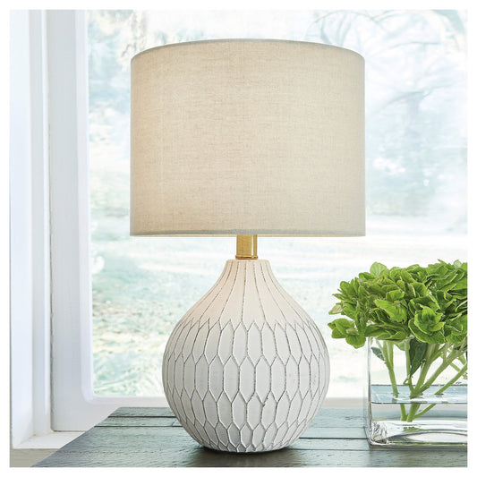 Lampe de table blanche et ivoire Signature Design by Ashley Wardmont - 17,5 po