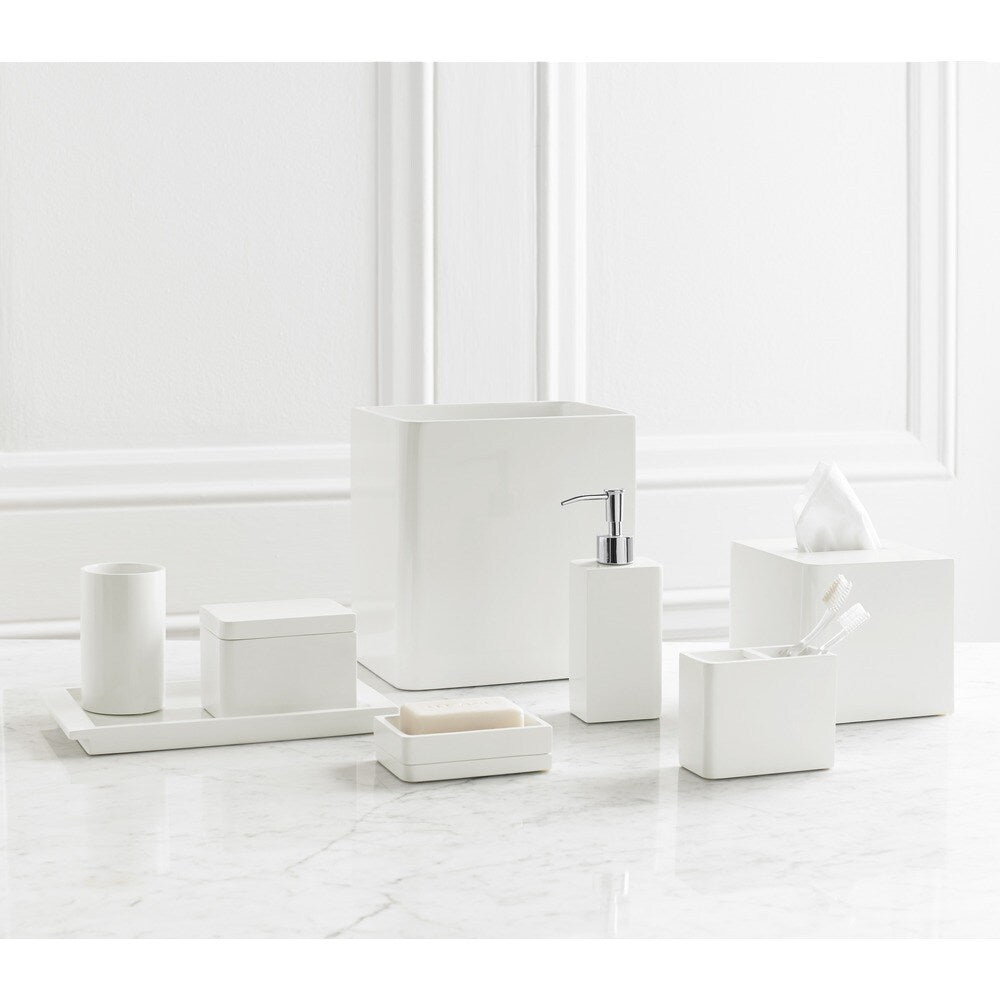 Collection d'accessoires de salle de bain en laque blanche unie