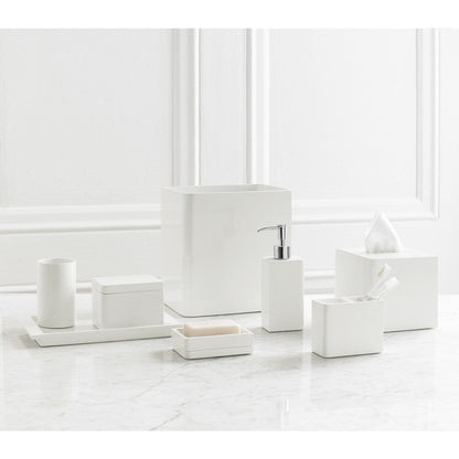 Collection d'accessoires de salle de bain en laque blanche unie