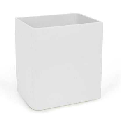 Collection d'accessoires de salle de bain en laque blanche unie