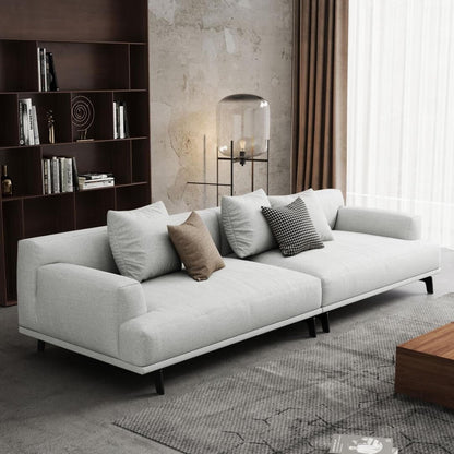 Canapé droit en tissu beige avec accoudoirs carrés
