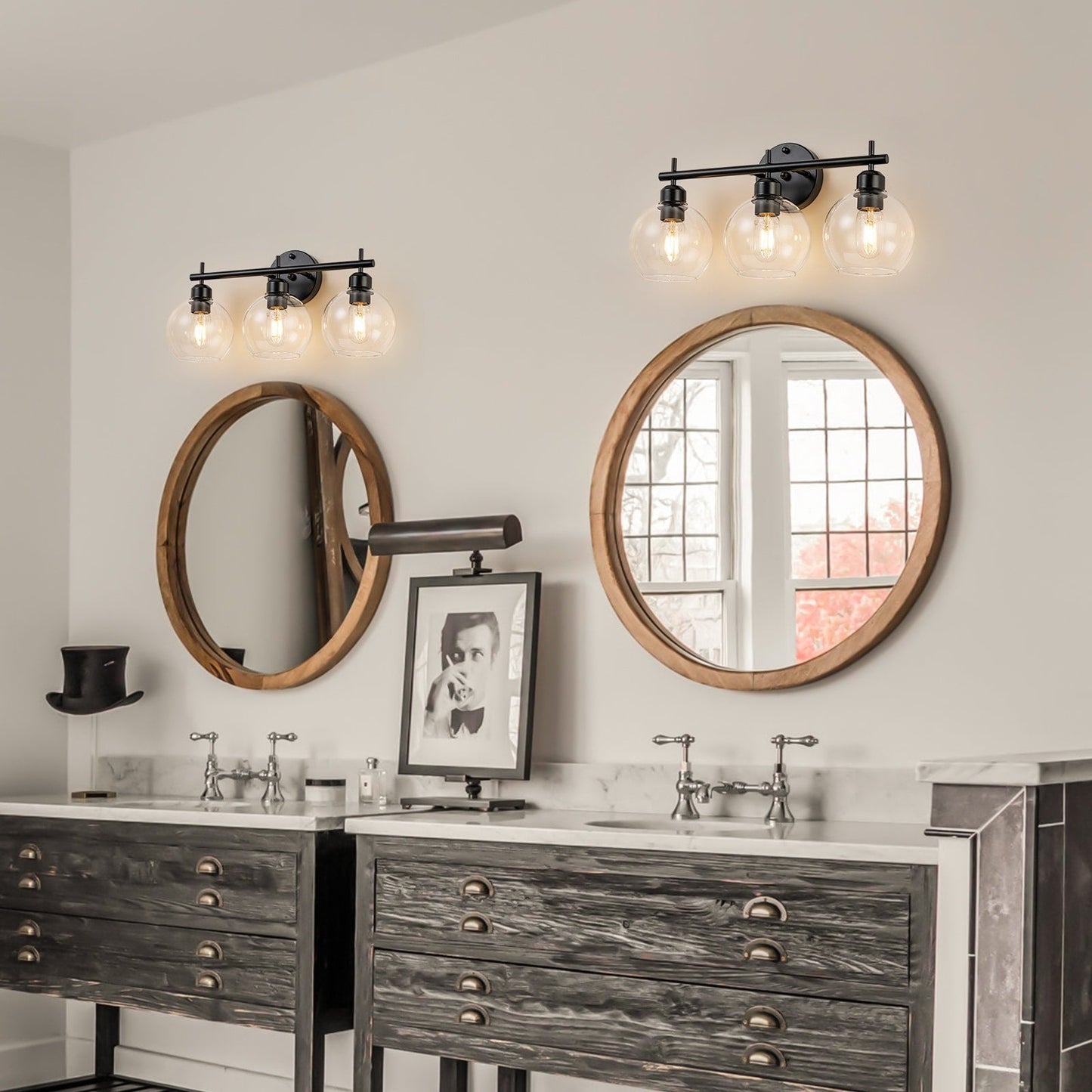Applique de salle de bain moderne Starsky à 4 lumières et intensité variable avec abat-jour en verre globe