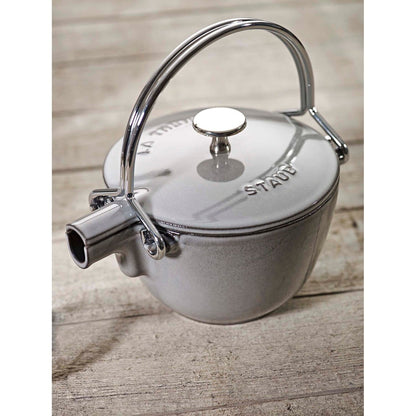 Bouilloire à thé ronde en fonte STAUB de 1 pinte