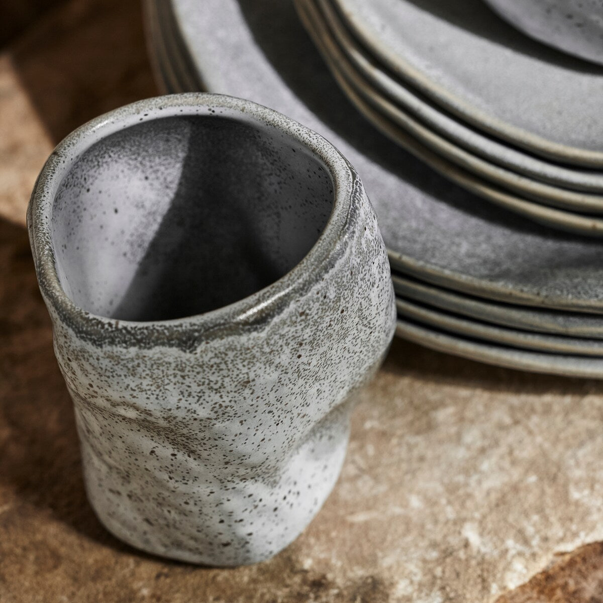 Service de table en grès Stone by Mercer Project ATIK