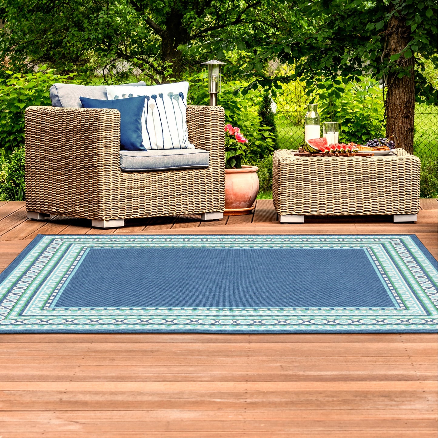 Tapis d'intérieur/extérieur Style Haven Martinque à bordure verte bleu marine ~