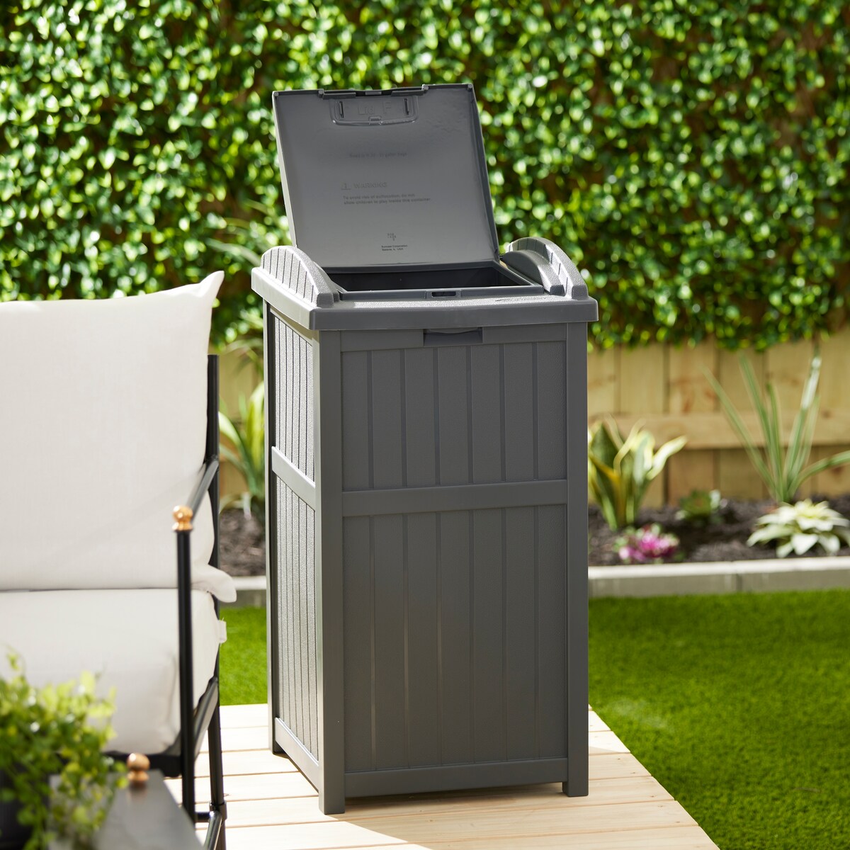 Poubelles dissimulées Suncast de 30 gallons pour l'extérieur et le cyberespace