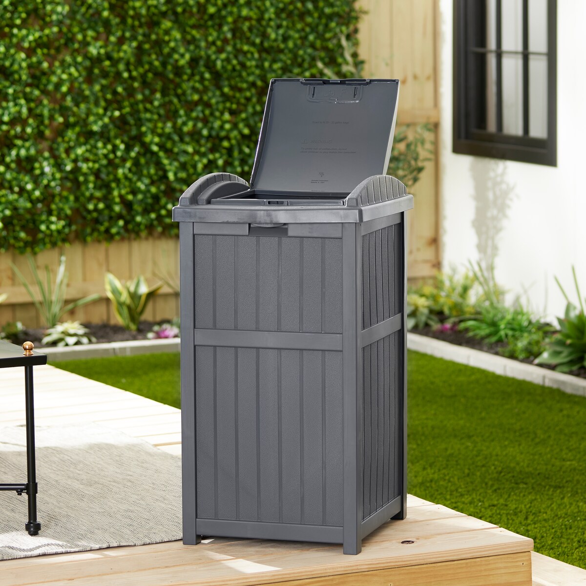 Poubelles dissimulées Suncast de 30 gallons pour l'extérieur et le cyberespace