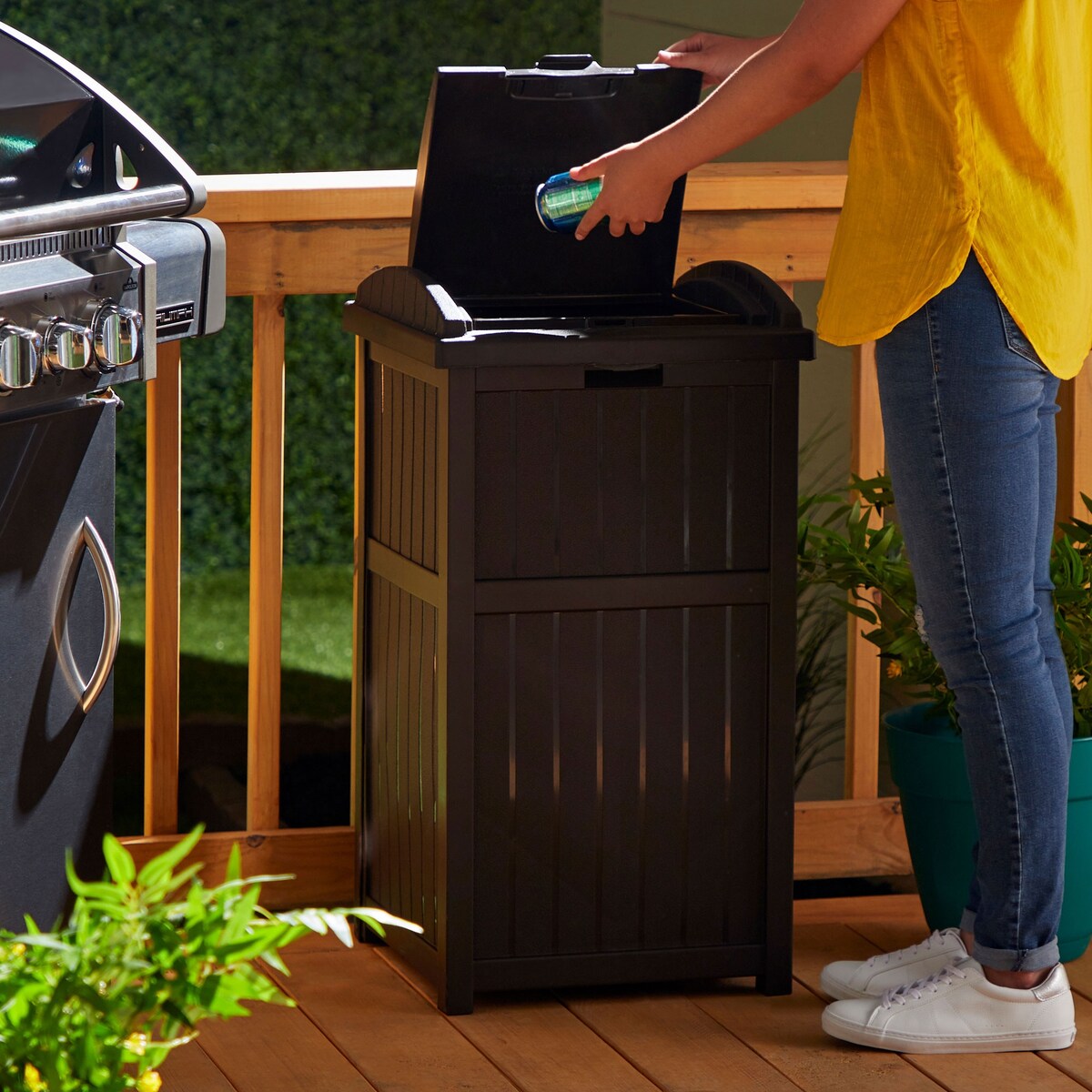 Poubelles dissimulées Suncast de 30 gallons pour l'extérieur et le cyberespace