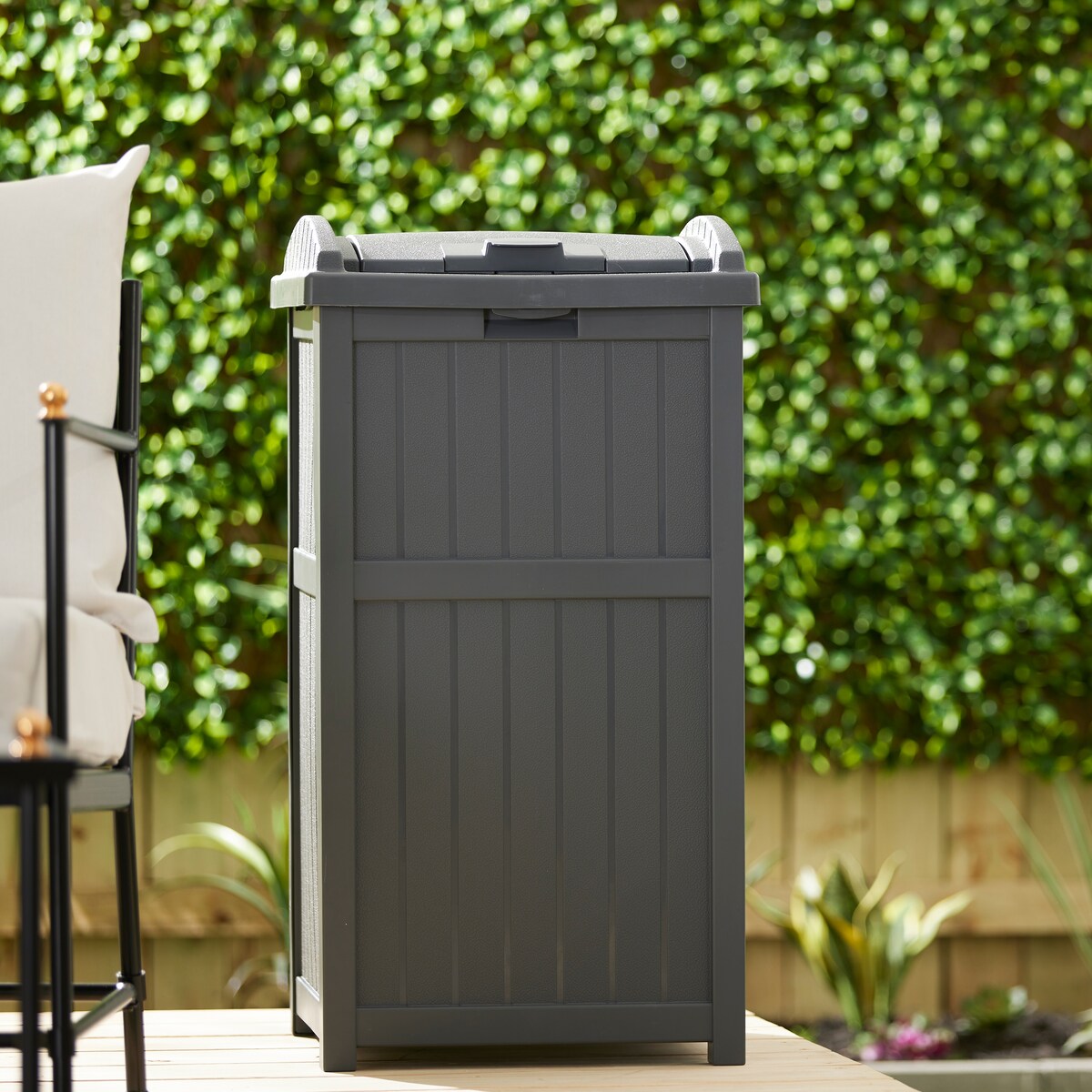 Poubelles dissimulées Suncast de 30 gallons pour l'extérieur et le cyberespace