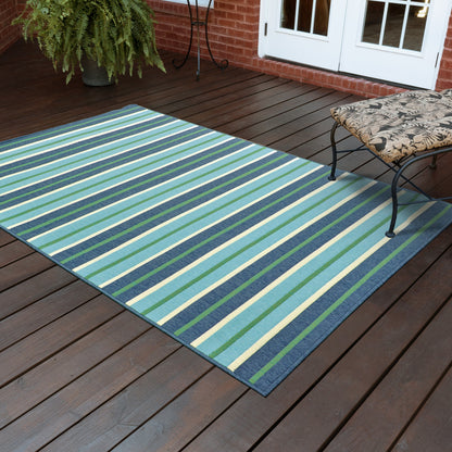 Tapis d'intérieur/extérieur à rayures bleues Vista Home Mackinac.