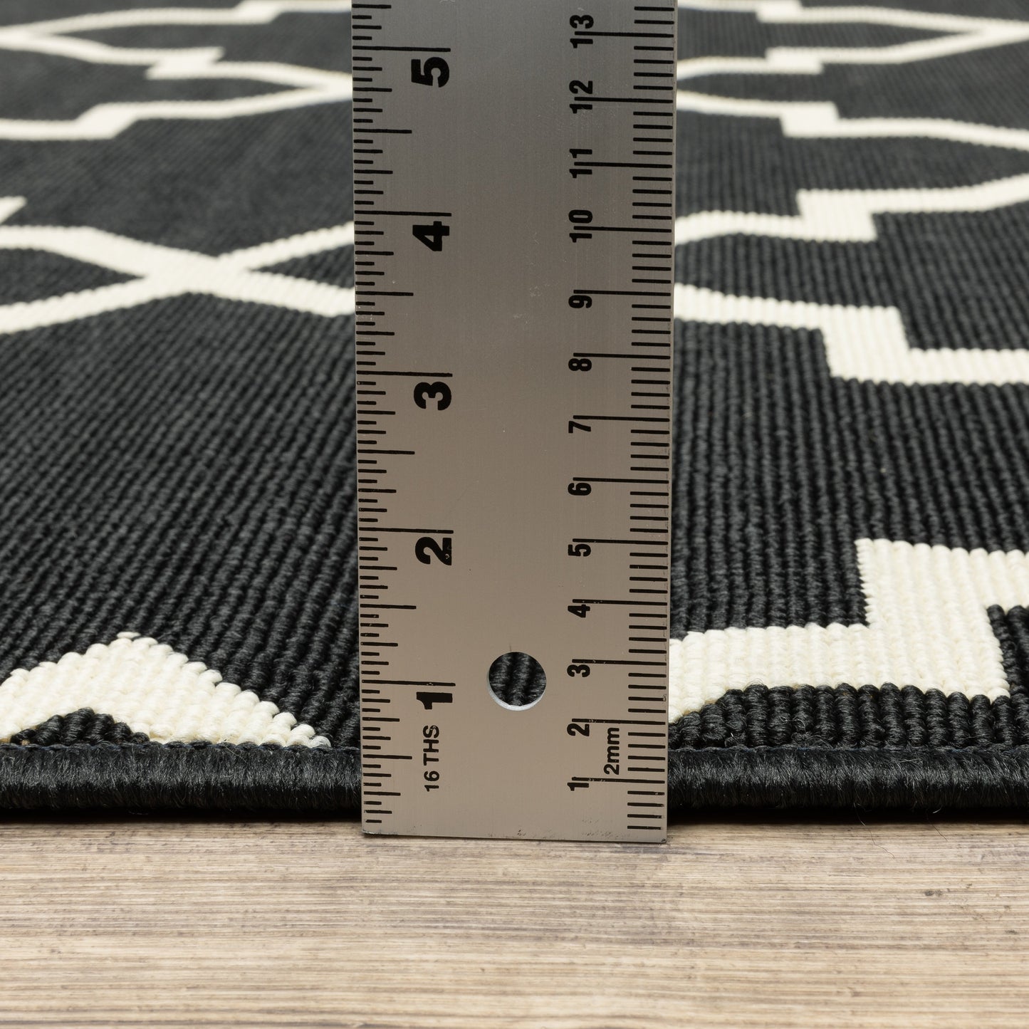 Tapis d'intérieur et d'extérieur Vista Home Malta Lattice noir/blanc cassé.
