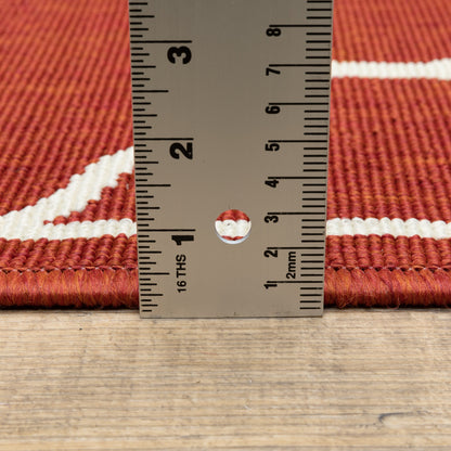 Tapis d'intérieur/extérieur en treillis blanc cassé/rouge brique Vista Home Martinique.
