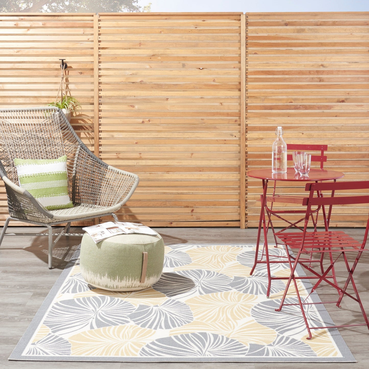Tapis d'intérieur/extérieur moderne botanique Waverly Sun N' Shade