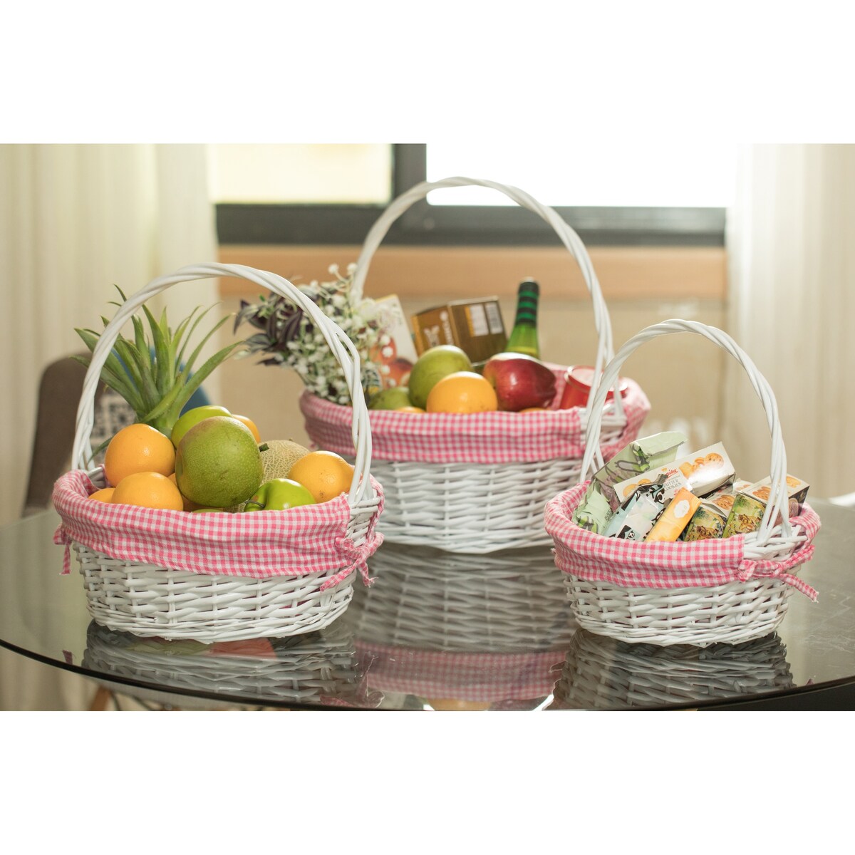 Panier-cadeau rond en osier blanc, avec doublure vichy et poignée