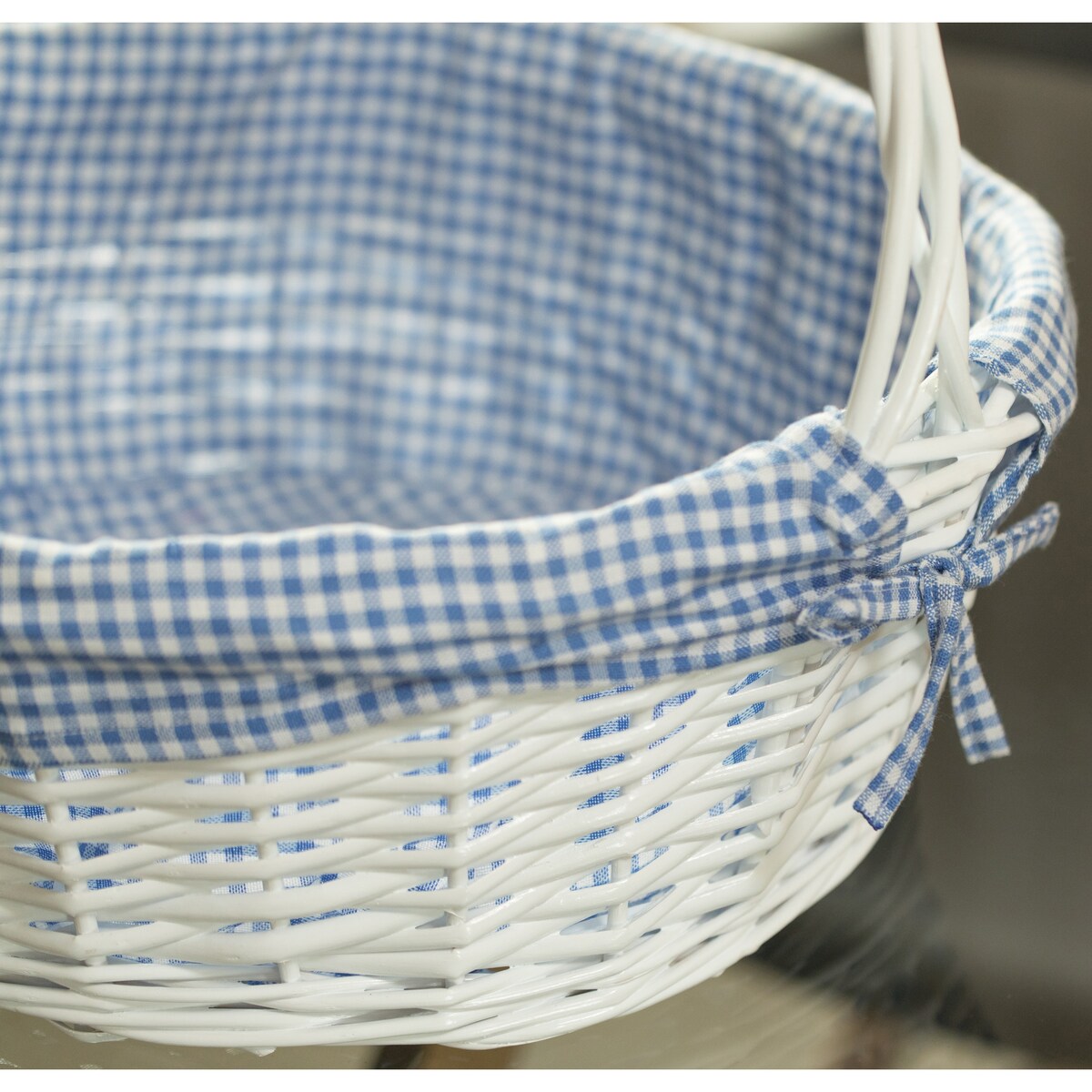 Panier-cadeau rond en osier blanc, avec doublure vichy et poignée