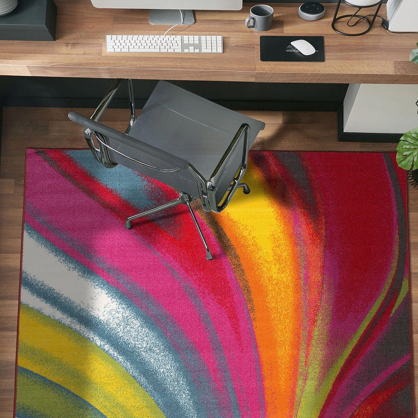 Tapis antidérapant multicolore à vagues contemporaines modernes de la World Rug Gallery